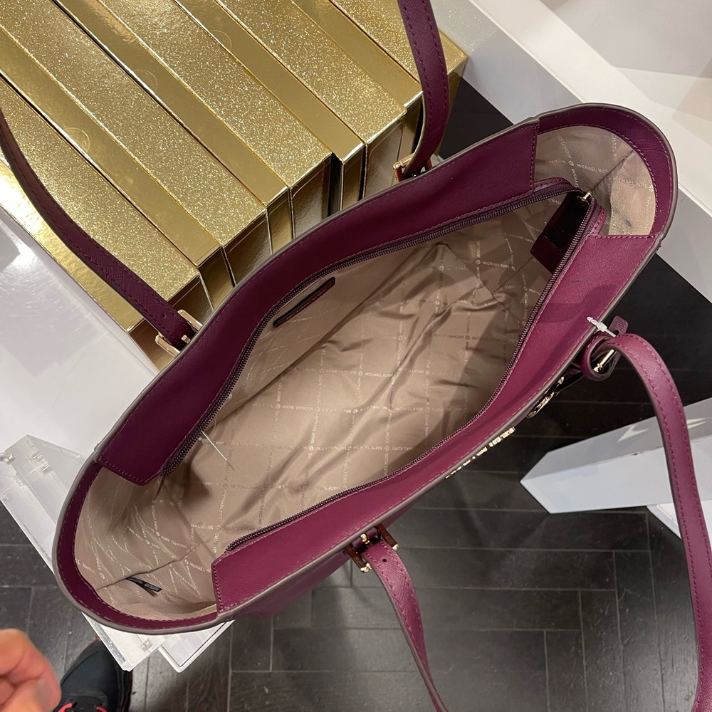 Michael Kors Gilly Large Drawstring Travel Leather Top Zip Tote 
Oxblood Color - Picture 11 of 16